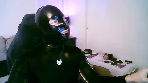 latexminheadroom online show from December 14, 5:57 am