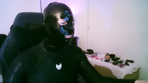 latexminheadroom online show from March 3, 5:57 am