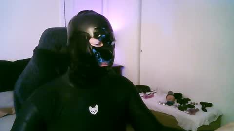 latexminheadroom online show from April 18, 12:47 am