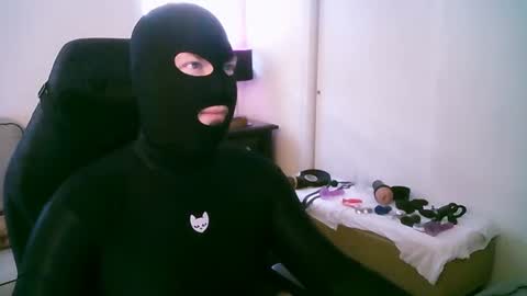 latexminheadroom online show from June 24, 6:40 pm