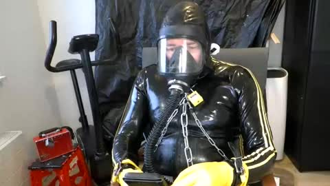 Snapshot of latexslaafboy2 chatting on February 2, 8:57 am latexslaafboy online show from February 2, 8:57 am