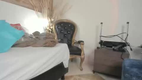 lathiffa online show from December 20, 6:42 am