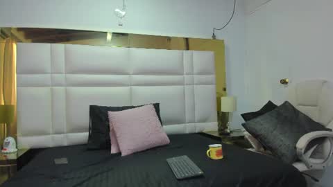 Snapshot of latin_couple20y chatting on August 2, 10:41 pm Johana y Santiago online show from August 2, 10:41 pm