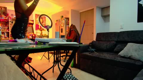 Snapshot of latin_couple77 chatting on January 15, 1:23 am Sara y Andy online show from January 15, 1:23 am