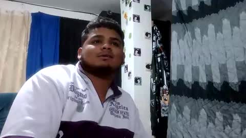 Snapshot of latin_curiousxxx chatting on May 27, 12:40 am latin_curiousxxx online show from May 27, 12:40 am