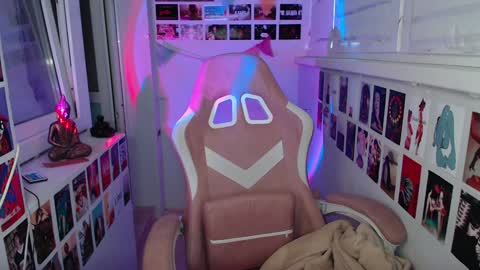 miiiiiiaaaa online show from December 6, 5:31 am