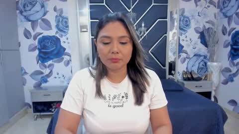 EMMA   online show from November 11, 2:28 pm