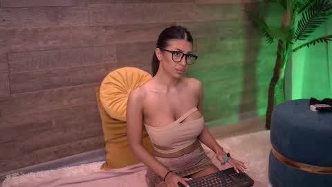 Snapshot of latinaloco chatting on September 25, 4:54 pm Latina online show from September 25, 4:54 pm