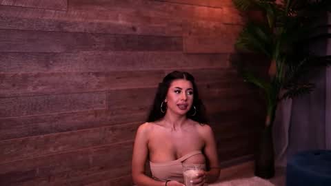 Snapshot of latinaloco chatting on October 9, 5:22 pm Latina online show from October 9, 5:22 pm