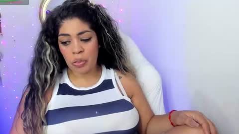 Snapshot of latinamav22 chatting on July 25, 1:58 am latinamav22 online show from July 25, 1:58 am