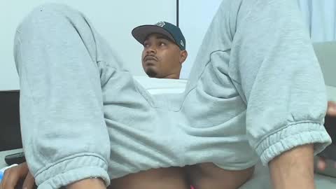 Snapshot of latinbbc_00 chatting on March 1, 3:53 am latinbbc_00 online show from March 1, 3:53 am