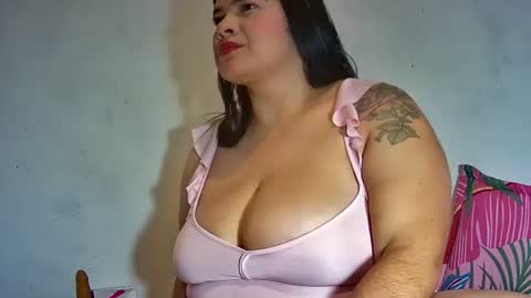latincurvy1992 online show from February 17, 4:09 am