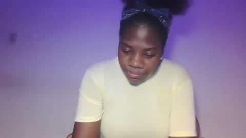 Latinhoney487 online show from April 9, 6:19 am