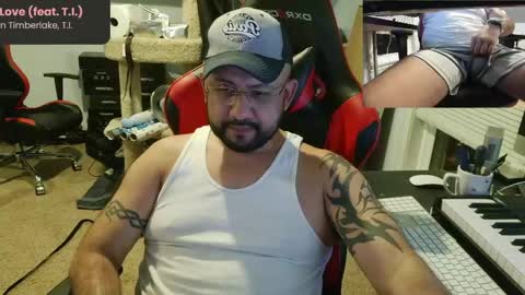 LatinLover83 online show from April 15, 4:41 am