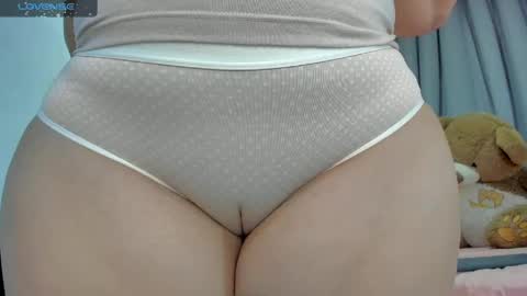Snapshot of latinlove_sexygirls chatting on May 8, 1:44 am Vanessa online show from May 8, 1:44 am
