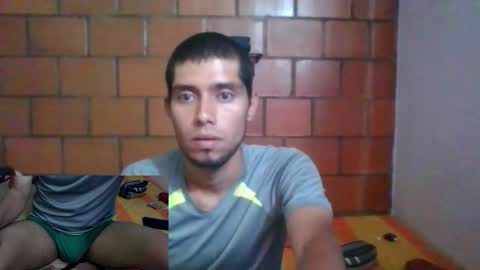 Snapshot of latinmansmoking chatting on October 8, 12:30 am latinmansmoking online show from October 8, 12:30 am