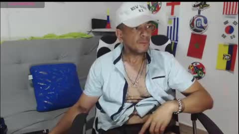 Snapshot of latinmartin254 chatting on June 29, 4:40 pm latinmartin254 online show from June 29, 4:40 pm