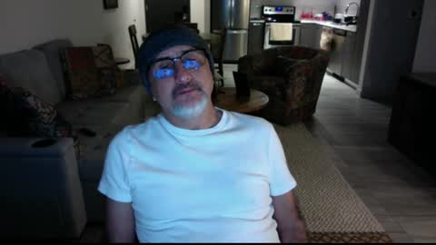 QS - INDEPENDENT MODEL online show from December 24, 7:06 am