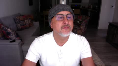 QS - INDEPENDENT MODEL online show from January 18, 6:32 pm