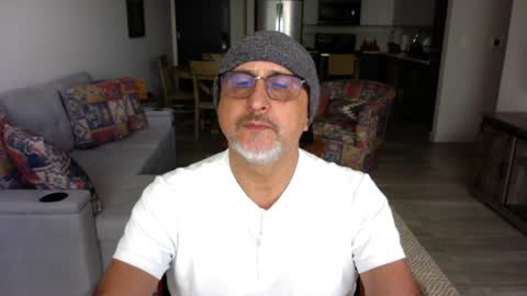 QS - INDEPENDENT MODEL online show from January 19, 6:21 pm