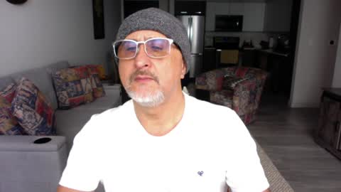 QS - INDEPENDENT MODEL online show from February 2, 4:54 pm