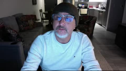 QS - INDEPENDENT MODEL online show from February 17, 5:14 am