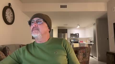 QS - INDEPENDENT MODEL online show from March 11, 5:16 am