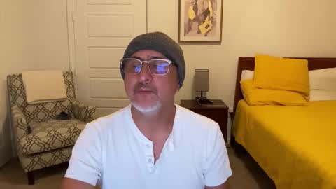 QS - INDEPENDENT MODEL online show from November 7, 5:18 am