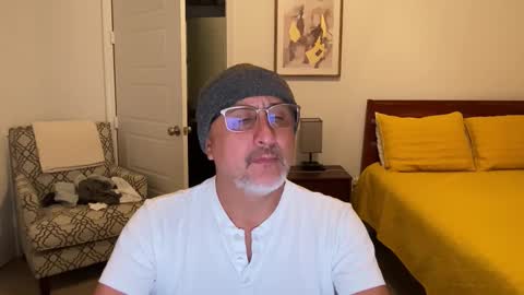 QS - INDEPENDENT MODEL online show from November 16, 5:57 am