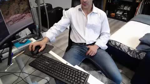 sam online show from December 17, 9:15 am