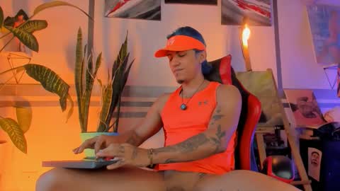 latino_boysmiles online show from March 16, 3:27 pm