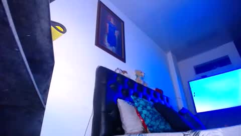 Snapshot of latino_hot_sexy_ chatting on January 25, 7:49 am valentina online show from January 25, 7:49 am