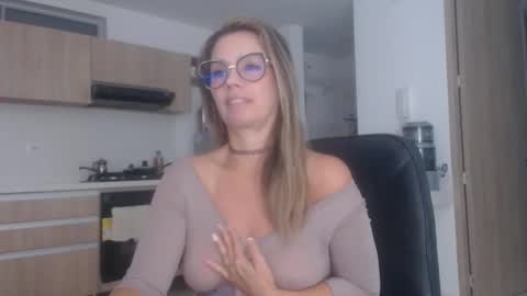 latinpaprika online show from October 25, 11:07 am