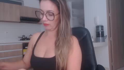 latinpaprika online show from April 10, 11:42 pm