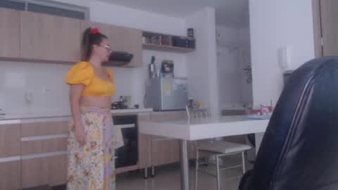Snapshot of latinpaprika chatting on July 20, 9:17 pm latinpaprika online show from July 20, 9:17 pm