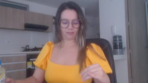 Snapshot of latinpaprika chatting on July 25, 12:47 pm latinpaprika online show from July 25, 12:47 pm