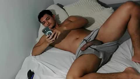 Snapshot of latinsex2501 chatting on April 27, 9:46 pm Aaron online show from April 27, 9:46 pm