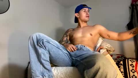 latinweekend online show from February 15, 8:27 pm