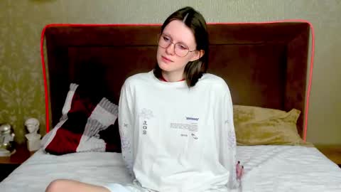 latoriacosner online show from January 13, 8:08 am