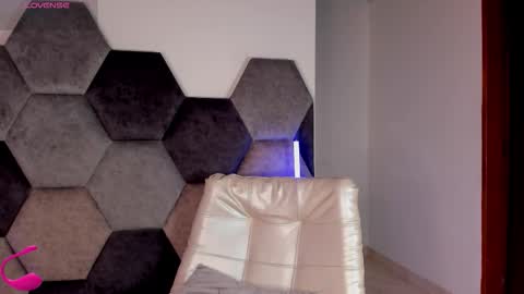 LEANDRO online show from February 24, 3:37 am