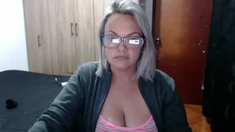 Snapshot of lau16310 chatting on July 27, 2:51 am Laura online show from July 27, 2:51 am