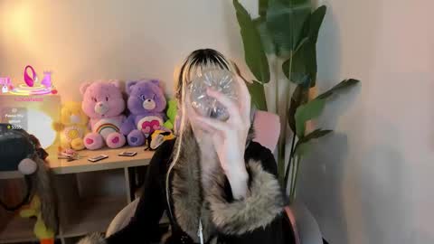 laukyubey1 online show from October 24, 1:57 am