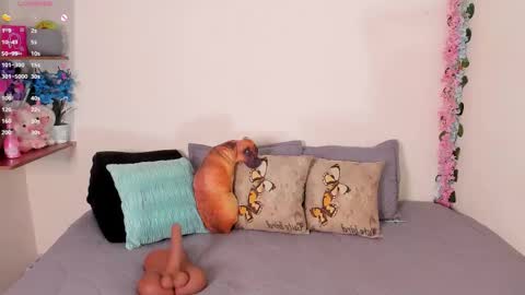 laura1__ online show from February 19, 11:12 pm