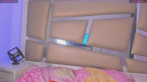 Snapshot of laura__js_ chatting on February 7, 12:09 am laura__js_ online show from February 7, 12:09 am