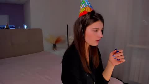 Laura online show from March 1, 9:40 am