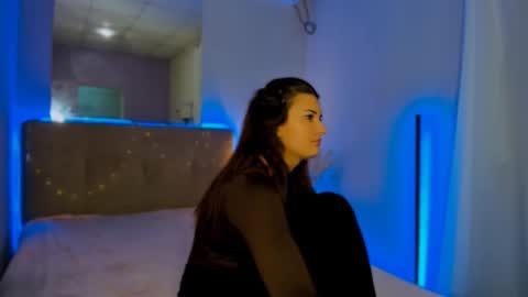 Laura online show from November 14, 6:34 am