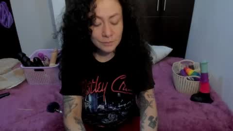 Snapshot of laura_anal_ chatting on May 22, 4:23 pm Wen online show from May 22, 4:23 pm