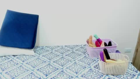 Snapshot of laura_anal_ chatting on June 1, 8:43 pm Wen online show from June 1, 8:43 pm