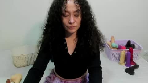Snapshot of laura_anal_ chatting on June 11, 12:32 am Wen online show from June 11, 12:32 am