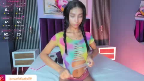 Snapshot of laura_aristizabal_19 chatting on January 30, 4:24 pm Laura online show from January 30, 4:24 pm